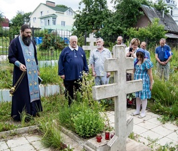 Могилка схимонахини Елисаветы в Свято-Никольском Черноостровском монастыре.<br>Ист.: Сергиево благословение