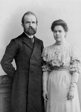 Петр Ильич Лагов с супругой Марией Александровной. Между 1904 и 1907.<br>Ист.: Новомученики, исповедники, за Христа пострадавшие ...