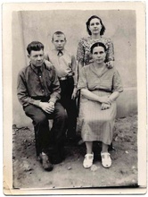 Алексей Советов (сын священника Димитрия Советова) с семьей