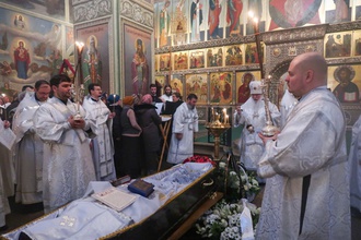 Митрополит Новгородский Лев (Церпицкий) и епископ Боровичский Ефрем (Барбинягра) совершили отпевание новопреставленного протоиерея Геннадия Степанова в Иверском монастыре. Валдай, 25.12.2022. <br>Ист.: Митрополит Лев и епископ Ефрем совершили Литургию и отпевание новопреставленного протоиерея Геннадия Степанова ...