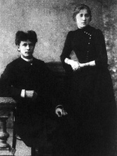 Молодожены Михаил и Агния Накаряковы. 1890-е. <br> Ист.: <i>Бояршинов В. Г. </i> Летопись православных храмов Мотовилихи. С. 62