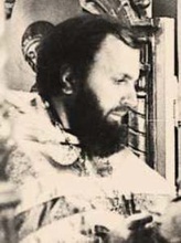 Отец Валентин на службе в храме. 1985