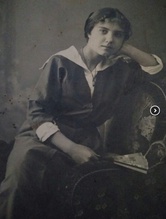 Старшая дочь, Зоя Алексеевна Лебяжьева. 1910-е <br> Ист.: Мои предки Твердовские