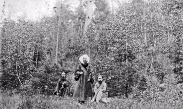 Со священниками в лесу под Илимском. 1913. <br>Ист.: <i>Пономарев Н. А.</i> Поездка Преосвященного ... С. 124