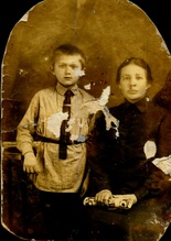 Супруга отца Федора Анна Тихоновна с сыном Митрофаном. Ок. 1928