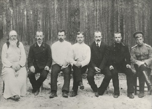 Архиепископ Иоаким (Благовидов) — первый слева<br>Ист.: Личный архив Н. Г. Благовидовой