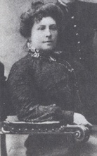 Софья Парфеньевна Свешникова (Ремезова), внучка священника Павла Каринского. Фото из альбома Георгия Николаевича Андронова.<br>Ист.: geni.com
