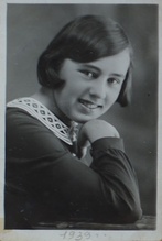 Ангелина Гагалюк, племянница священномученика Онуфрия (Гагалюка). 1939.<br>Ист.: Бабушкин альбом