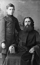 Иерей Василий Розов с сыном Константином.<br>Ист.: ru.wikipedia.org