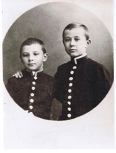 Дети отца Константина — Антон и Александр Брижицкие.<br>Фото из семейного архива Олега Александрова