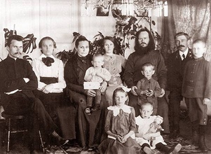 Семья отца Петра Шмарина (Николай стоит справа). Финляндия, 1914