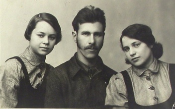 Юлия, Вячеслав и Варвара Строковы. Дек. 1937.
<br>Ист.: Натуралист и артиллерист