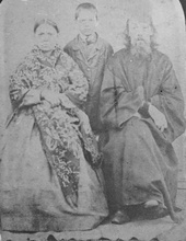 Диакон Стефан Тетюев с женой и сыном Павлом.
31.1.1873<br>
Из семейного архива И. Тетюева