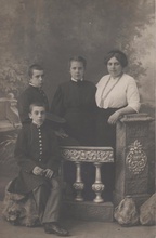 Семья отца Феодора Андриевского. <br><i> Фотография предоставлена Андреем Волосевичем — правнуком священника Феодора Андриевского </i> 