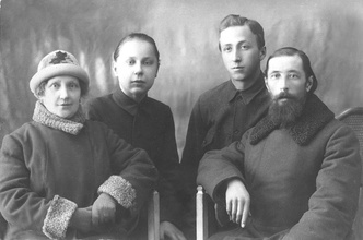 Священномученик Петр Пушкинский (справа), рядом с ним его брат Василий. 1927.<br>Ист.: Пушкинский Петр Васильевич (1891–1937) ...