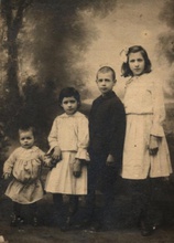 Дети Всеволода и Елены Строковых. 1919.<br>Ист.: Натуралист и артиллерист