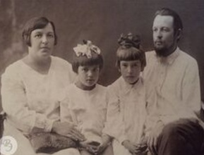 Александр Семенович Руссов с семьей. 1900-е <br> Ист.: Ртищевская краеведческая энциклопедия