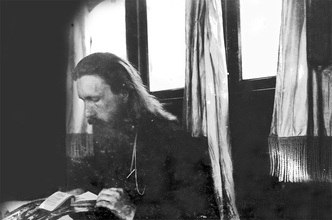В каюте парохода «Карл Винберг». 1913. Ист.: <i>Пономарев Н. А.</i> Поездка Преосвященного ... С. 168
