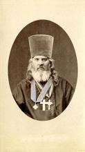 Протоиерей Алексий Угрюмов. Красноярск, между 1879 и 1889 г. Место хранения фотографии: Краевое государственное учреждение культуры «Красноярский краевой краеведческий музей». Опубл.: https://goskatalog.ru/portal/#/collections?id=19886162