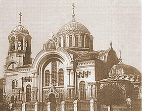 Харбинский Благовещенский храм. Роспись подкупольного пространства и алтарной стены храма выполнил отец Петр <br> Ист.: drevo-info.ru
