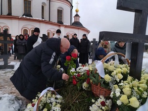 У могилы отца Геннадия. <br>Ист.: От зарубежных командировок к иерейскому служению ...
