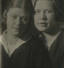 Сестры Валентина Федоровна (слева) и Руфина Федоровна Беляевы