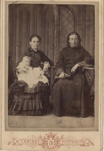 Священник Димитрий Шалфицкий с семьей. 1890-е, г. Бузулук. <br> Место хранения фотографии: Муниципальное бюджетное учреждение культуры г. Бузулука «Бузулукский краеведческий музей». Опубл.: https://goskatalog.ru/portal/#/collections?id=18556661