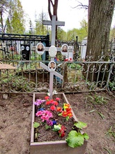 Могила протодиакона Луки в родовой ограде, на  Рождественском кладбище Великого Новгорода<br>Ист.: saintsofiavnovg.ru