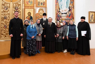 На групповом снимке митрополит Новгородский и Старорусский Лев (в центре), а рядом с владыкой — протоиерей Геннадий Степанов. 28.4.2021. <br>Ист.: Протоиерей Геннадий Степанов удостоен Патриаршей грамоты ...