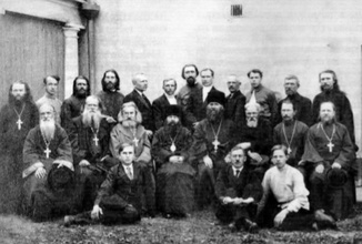 Праздник святых жен-мироносиц в Высоцком монастыре. Архидиакон Михаил Лебедев стоит в центре в третьем ряду. Май 1924 г. <br>Ист.: За Христа пострадавшие : Гонения на Русскую Православную Церковь ... Кн. 9. С. 191