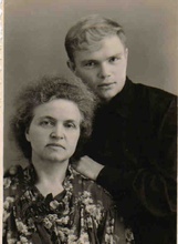 Милий Руднев с матерью перед отъездом в семинарию (из семейного архива Рудневых)
