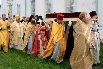 Перенесение ковчега с мощами священномученика Аркадия Гаряева в храм. Cело Боровское, 10.6.2007.<br>Ист.: Священномученик Аркадий // Женский монастырь Похвалы Божией Матери