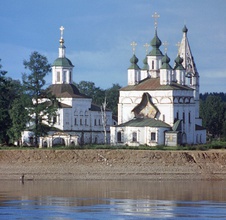 Церкви прп. Сергия Радонежского и вмч. Димитрия Солунского (1700-1708 гг.) в Дымковской слободе.