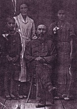 Священник Николай Лебедев с семьей <br> 1937. <br>Ист.: Память звучит как набат