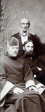 Священник Александр Орлов. Фрагмент групповой фотографии Красноярского губернского комитета Попечительного о тюрьмах общества, 1892 (предоставлен редактором альманаха «Енисейский родослов» О.В. Копыцкой)