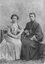 Иерей Василий Агафонников с супругой. 1906.<br>Ист.: sinodik.ru