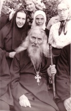 На хуторе в день ангела. Кон. 1970-х<br>Ист.: Иеромонах Петр (Серегин) :[фотоальбом]