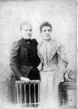 Екатерина Владимировна Пикинская (слева), 2-я жена. 1911. <br> Ист.: Архивный материал о священнослужителях Саратовской епархии