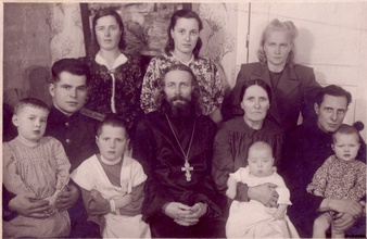 Семья Серегиных. Петрозаводск, 1951<br>Ист.: Иеромонах Петр (Серегин) :[фотоальбом]