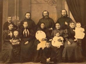 Четыре поколения семейства Строковых. 1893
<br>Ист.: Натуралист и артиллерист