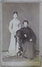 Священник Александр Климовский с женой, 26 мая 1878 г. <br> Место хранения фотографии: Краевое государственное автономное учреждение культуры «Енисейский историко-архитектурный музей-заповедник им. А.И. Кытманова». Опубл.: 
https://goskatalog.ru/portal/#/collections?id=42032887