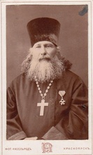 Протоиерей Александр Нарциссов. Красноярск, 1890-е. Место хранения фотографии: Краевое государственное учреждение культуры «Красноярский краевой краеведческий музей». Опубл.: https://goskatalog.ru/portal/#/collections?id=18725319