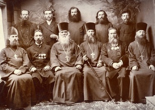 Духовенство г. Балахны. Диакон Петр Новосельский (2-й справа в верхнем ряду.<br> Ист.: Житие священномученика Петра Новосельского ...