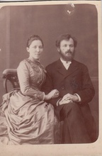 Священник Петр Орлов с супругой. Место хранения фотографии: Краевое государственное учреждение культуры «Красноярский краевой краеведческий музей». Опубл.: https://goskatalog.ru/portal/#/collections?id=18725355