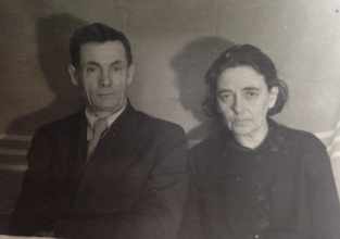 Дочь — Фаина (Фекла) Евпловна Худякова (Амитирова) с мужем <br>1950-е.<br> Ист.: myheritage.com
