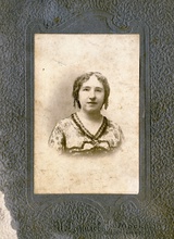 Дочь отца Алексия — Екатерина Зёрнова. Москва, кон. XIX – нач. XX в.<br>Ист.: Семейный архив Л. Б. Анисеня (Соколовой) и Е. В. Анисеня