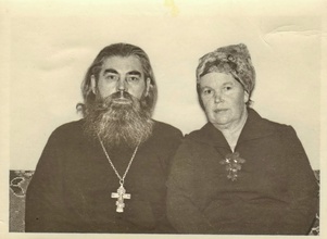 Свящ. Александр Ватолин с супругой. 1976. Ист.: Личный архив Д. Е. Щербины