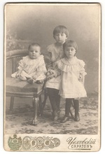Дети Федора Дмитриевича — Нина, Александра и Сергей