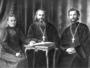 Священник Владимир Пастернацкий (справа). 1900-е <br> Ист.: Верные Христу