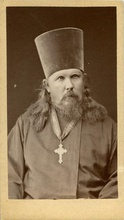 Священник Иоанн Попов, 1890-е гг. Место хранения фотографии: Краевое государственное учреждение культуры «Красноярский краевой краеведческий музей». Опубл.: https://goskatalog.ru/portal/#/collections?id=21466904